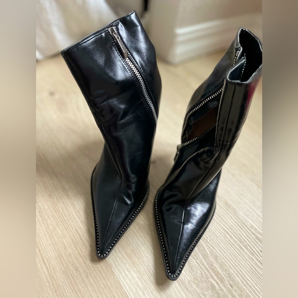 CUTE BLACK ZARA BOOTS